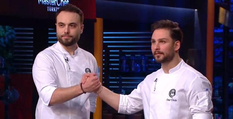 BAKIN MASTERCHEF ŞAMPİYONU KİM 2024 Onur ve Kerem hünerlerini gösterdi Kupa sahibini buldu